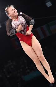 勇士主场力克雄鹿，库里砍下31分全队表现亮眼